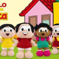 Amigurumis da Turma da Mônica em fundo com ilustração de casa, promovendo coleção licenciada da Círculo