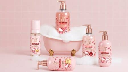 B. Hulmann Hello Kitty and Friends: cosméticos para cabelo Linha de cosméticos para cabelo B. Hulmann com temática Hello Kitty and Friends, em frascos rosa com bomba dosadora