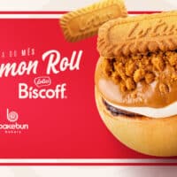 Cinnamon Roll da Bakebun com cobertura de Biscoff e biscoitos ao topo, em promoção de edição limitada.