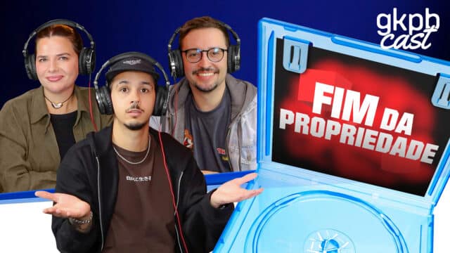Imagem de podcast com apresentadores em estúdio e tela com o tema “Fim da Propriedade” e disco de jogo em destaque