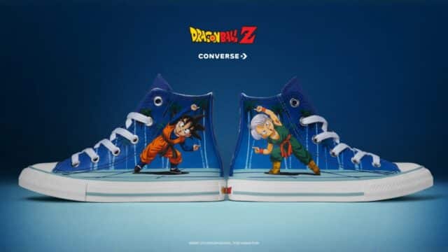 Tênis Converse em collab com Dragon Ball Z, modelo azul com ilustrações de Goku e Vegeta e cadarço branco