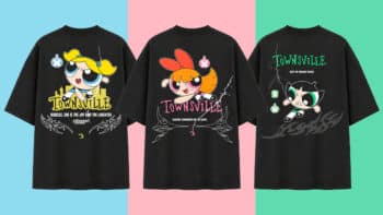 Camisetas Berzerk As Meninas Superpoderosas com estampa Townsville Três camisetas pretas da coleção Berzerk As Meninas Superpoderosas, com estampas das personagens e “Townsville”.