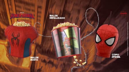 Imagem de colecionáveis do Homem-Aranha: um balde metalizado, copo Spider e máscara em fundo temático.
