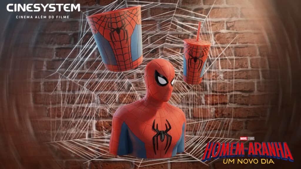Cinesystem: balde do busto do Homem-Aranha e colecionáveis temáticos Colecionáveis do Cinesystem com Homem-Aranha: baldes em formato do busto e brinquedo do herói na teia.