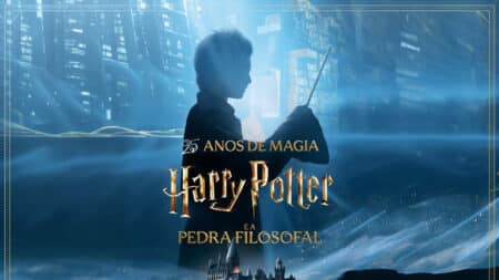 Harry Potter e a Pedra Filosofal: 25 anos de magia nos cinemas Imagem de divulgação de Harry Potter e a Pedra Filosofal, com tema de 25 anos de magia e o castelo ao fundo.