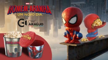 Balde colecionável do Homem-Aranha Cine Araújo Copo de pipoca e balde colecionável do Homem-Aranha do Cine Araújo, com personagens 3D em cenário promocional.