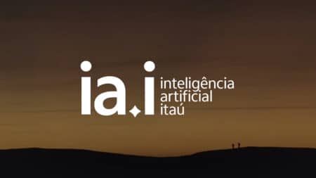 Logo ia.i do Itaú com texto “inteligência artificial” em fundo marrom, em campanha de IA conversacional.