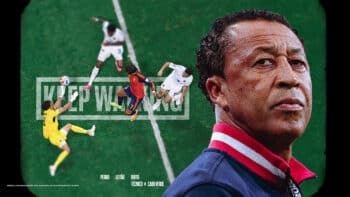 Johnnie Walker destaca Copa do Mundo de Cabo Verde Johnnie Walker em campanha sobre a Copa do Mundo, com imagem de torcedor e campo de futebol ao fundo.