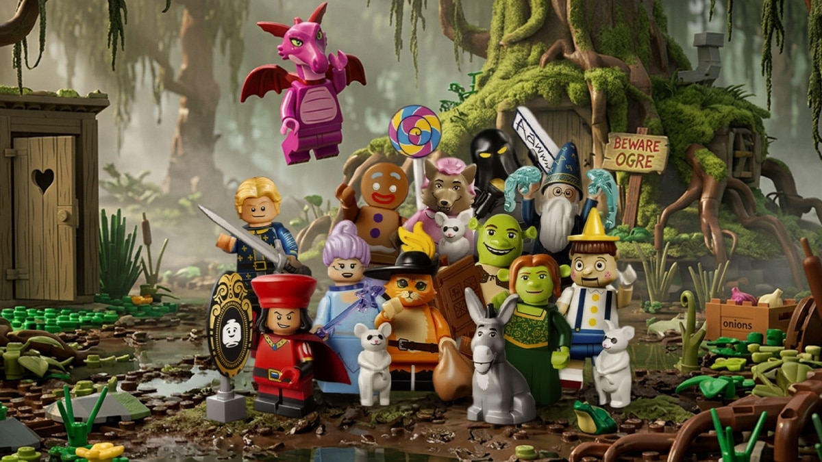 Coleção de minifiguras LEGO com personagens de Shrek na cena de pântano, com plaquinhas e acessórios ao fundo.