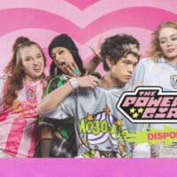 Banner com as Meninas Superpoderosas Kings, com personagens e o texto “Disponível” na imagem.