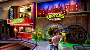 Pizzaria das Tartarugas Ninja em São Paulo Fachada de pizzaria temática das Tartarugas Ninja em São Paulo, com iluminação neon e personagens em tamanho grande.