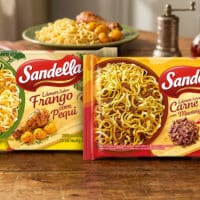 Embalagens Sandella de macarrão instantâneo: Lamen com Frango com Pequi e Carne Seca com Manteiga de Garrafa.