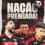 Arte do Flamengo com jogadores em uniforme preto e vermelho e chamada “NAGÃO PREMIADA!” ao fundo