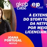 Joana Portugal, diretora de licenciamento da Netflix, em arte de podcast “gkpb cast” sobre Licensing LATAM 2026.