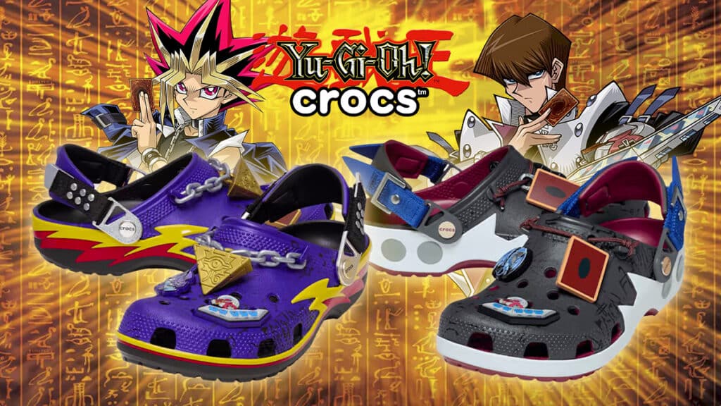 Par de Crocs com tema de Yu-Gi-Oh!, com personagens e logotipo Crocs na imagem promocional