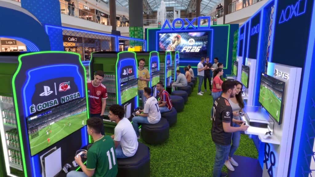 Arena gamer no shopping com estações de jogos em TVs, pessoas jogando e ambiente azul com monitores PlayStation