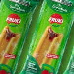 Picolé Fruki Guaraná da Sorvebom, com embalagem verde e frutas, exibindo o sabor de guaraná.