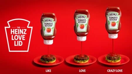 Campanha Heinz Love Lid com três tampas personalizáveis de ketchup em intensidade Like, Love e Crazy Love
