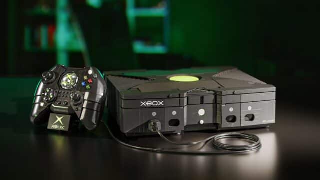 Réplica em tamanho real do Xbox original em blocos, com controle e cabo, da Mattel Brick Shop, em fundo verde