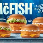 Imagem promocional do McFish Deluxe 2026 com sanduíches de peixe e o logo do McDonald's, tema “Atlântida”