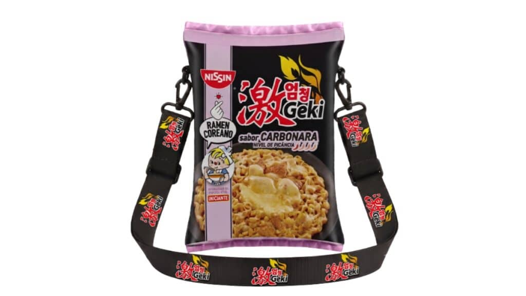 Bolsa tipo tiracolo Nissin Cup Noodles Rock in Rio com estampa de ramen e alças estampadas