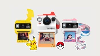 Câmeras Polaroid temáticas de Pokémon, com três modelos decorados e personagens como Pikachu e outros monstrinhos.
