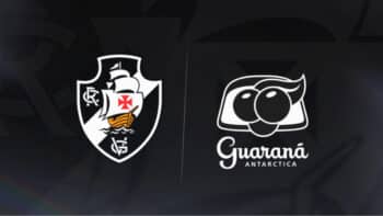 Camisa do Vasco com o logotipo do Guaraná Antarctica no uniforme