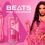 Beats Pink Lemonade da Ambev com Anitta no Carnaval 2027, com garrafa e lata de bebida rosa em fundo rosa