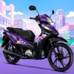 Honda Biz Kuromi roxa fosca com detalhes de personagem, moto scooter em cenário urbano com tons rosa e roxos