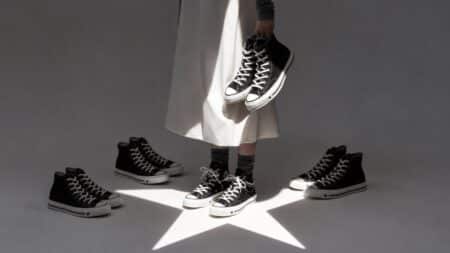 Converse na polêmica: associação à Ku Klux Klan (KKK) Campanha da Converse com tênis e estrela no chão, associada em polêmica nas redes à Ku Klux Klan (KKK)