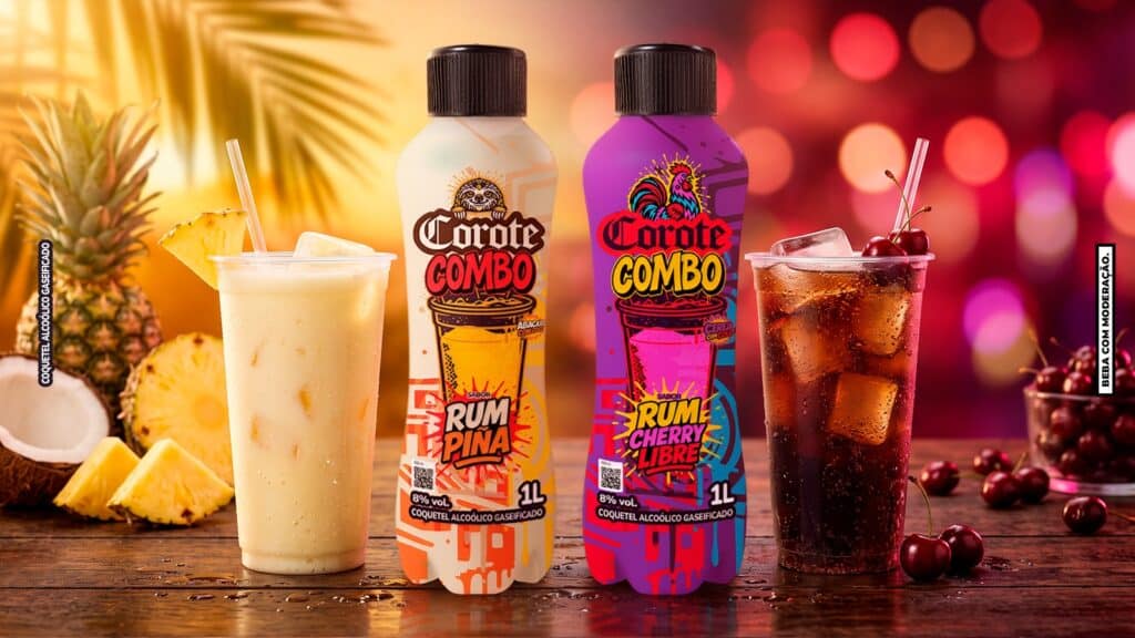 Garrafas do Corote Combo sabores Rum Piña e Rum Cherry Libre com drinks na mesa, ao lado de frutas e gelo.