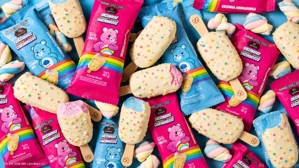Cacau Show Ursinhos Carinhosos: sorvetes e embalagens coloridas Sorvetes e biscoitos Ursinhos Carinhosos da Cacau Show em embalagens coloridas e formatos de ursinhos e picolés