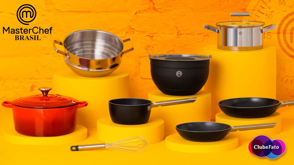 Conjunto de utensílios MasterChef Brasil, com panelas e acessórios sobre fundo amarelo, promovendo campanha do ClubeFato