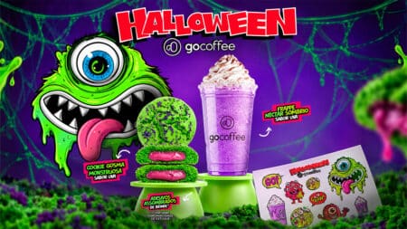 Go Coffee Halloween: Frappe, cookie e adesivos temáticos Imagem promocional de Halloween da Go Coffee com Frappe Néctar Sombrio, cookie Gosma Monstruosa e adesivos temáticos.