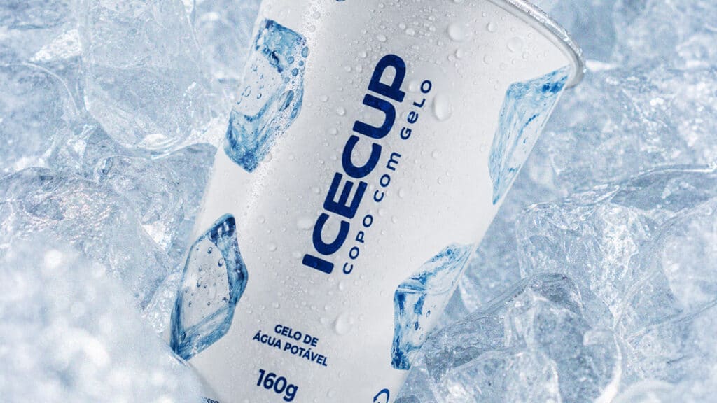 Ice Cup Coco Leve com gelo Embalagem Ice Cup Coco Leve com gelo em fundo azul, exibindo “GELO DE AGUA POTÁVEL” e “160g”.