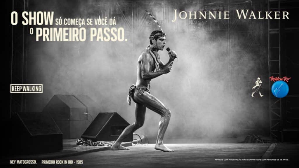 Johnnie Walker e Ney Matogrosso no Rock in Rio Ney Matogrosso em show no Rock in Rio, em cena para campanha Johnnie Walker, com texto motivacional ao fundo.