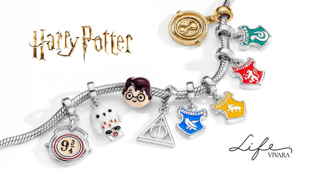 Joias Harry Potter Life by Vivara com pingentes de Hogwarts Joias da Life by Vivara inspiradas em Harry Potter, com pingentes das casas de Hogwarts e símbolos icônicos.