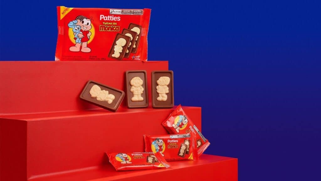 Embalagens e tabletes de chocolate Patties com tema da Turma da Mônica em caixa promocional