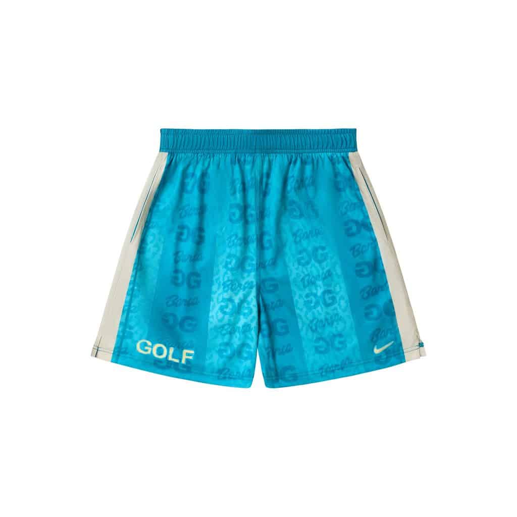 Short azul com logotipo Golf e faixa lateral clara, modelo esportivo estilo colaboração de artista