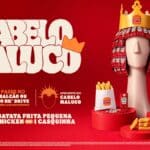 Imagem da campanha do Burger King e Heinz para o Dia do Cabelo Maluco, com personagem na cabeça e produtos em fundo vermelho