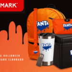 Brindes de Halloween da Cinemark com Fanta, incluindo bolsa laranja, copo e cooler no Shopping Eldorado.