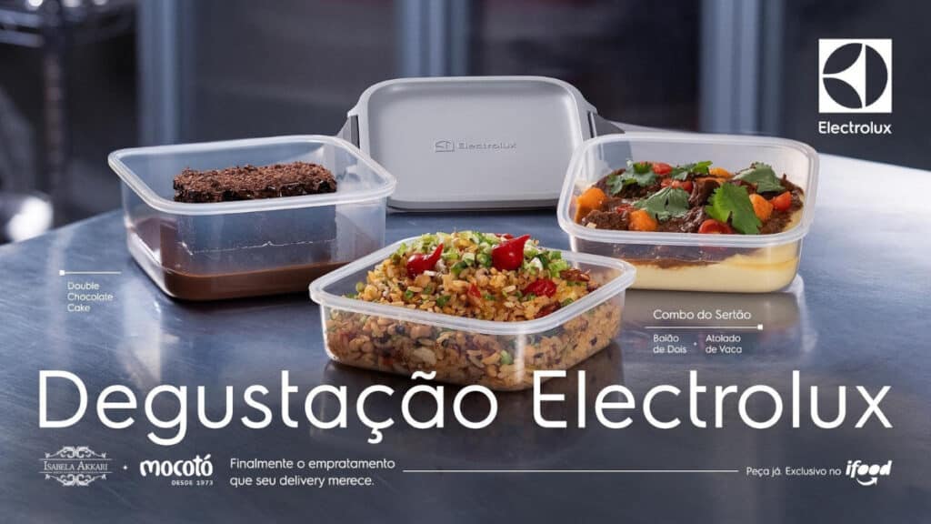 Potes herméticos da Electrolux com refeições e embalagem para delivery, em ação com iFood Ads, na “Degustação Electrolux”.
