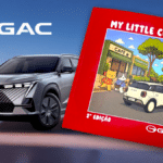 Imagem do livro de colorir “GAC Little Colors” em edição 2ª, com carro ilustrado e logotipo GAC ao lado de um veículo