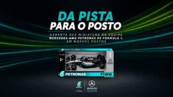 Petronas “Da Pista para o Posto” com miniatura Mercedes-AMG F1 Imagem da promoção “Da Pista para o Posto” da Petronas, com miniatura do carro Mercedes-AMG F1 no Brasil.