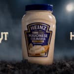 Pote de maionese Heinz Culinária com rótulo “HEINZ” em cena de Halloween, com texto “31 OUT” e palavra “HELL” ao fundo