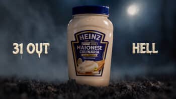 Heinz Maionese Culinária Halloween “31 OUT” “HELL” Pote de maionese Heinz Culinária com rótulo “HEINZ” em cena de Halloween, com texto “31 OUT” e palavra “HELL” ao fundo