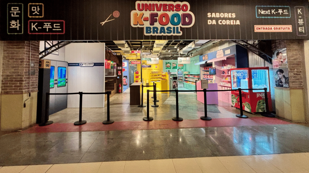 Entrada do Universo K-Food no Shopping Eldorado com cenografia temática