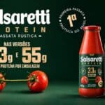 Imagem de divulgação da Salsaretti Protein, com passata rústica e colágeno hidrolisado, mostrando versões com 33g e 55g de proteína