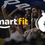 Imagem com o logo Smart Fit e um ícone de halter com um atleta em academia ao fundo.