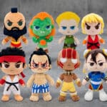 Conjunto de 8 pelúcias colecionáveis inspiradas em Street Fighter em fundo cinza